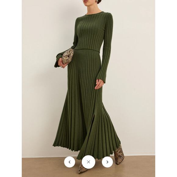 Commense Lettuce Trim Pleated Sweater Skirt And Sweater set Sz M - Picture 4 of 6